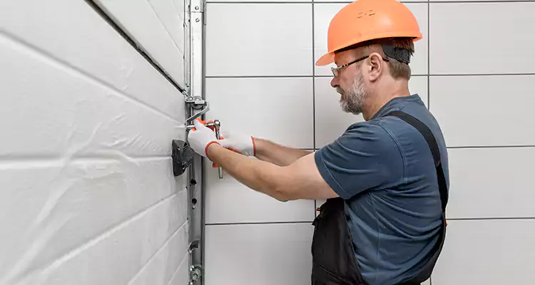 Emergency Garage Door Repair in West Lealman, FL